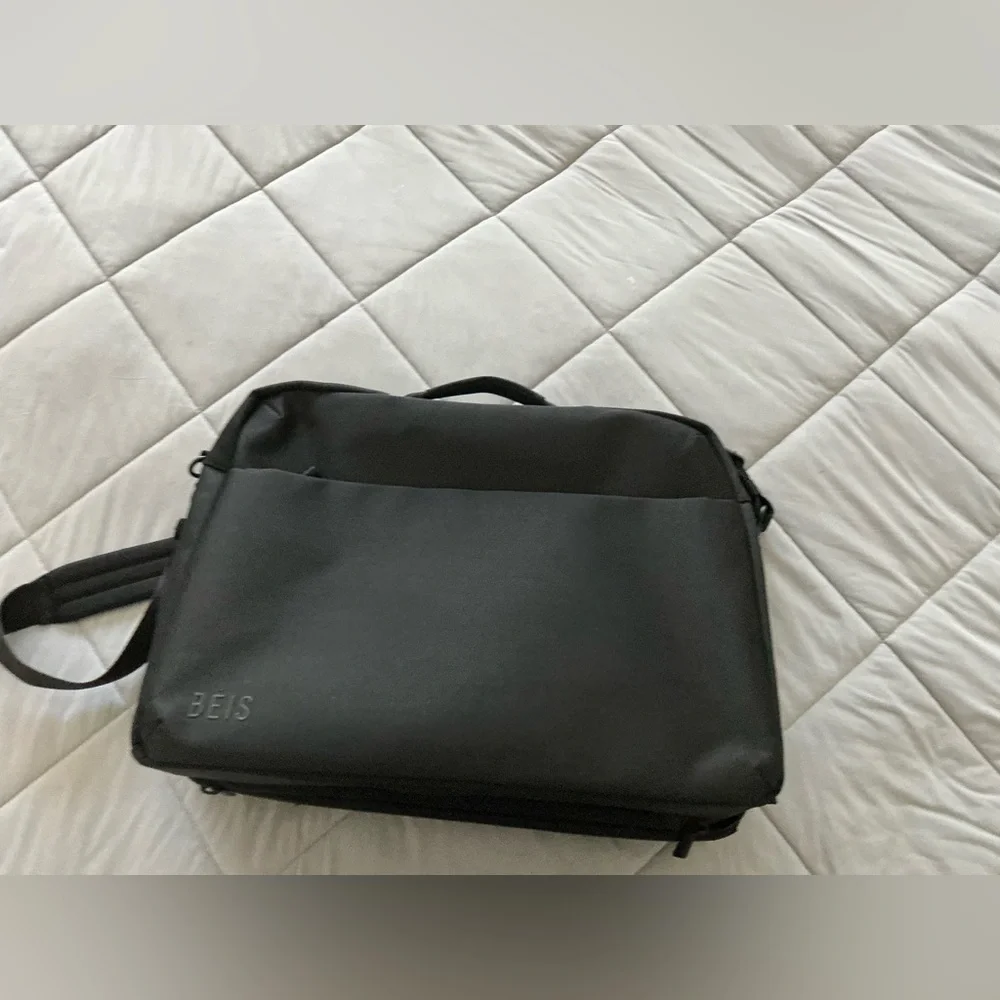 BEIS Ultimate Travel Duffle black- used once